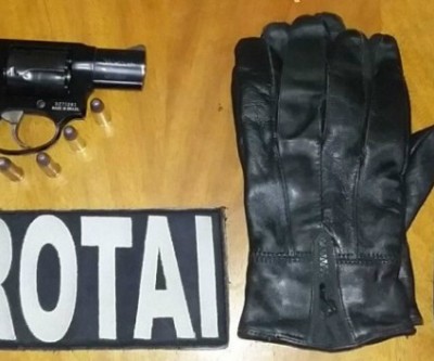 Polícia apreende arma de fogo, munições e luva em estabelecimento comercial 