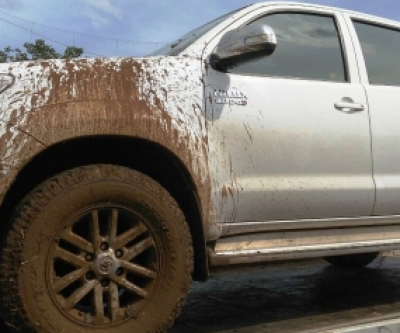 Toyota Hilux tomada em assalto é abandonada próximo ao Paraguai 