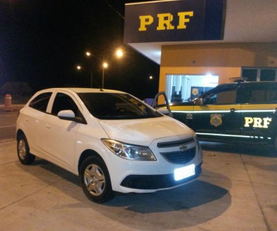 Veículo roubado em SP é recuperado pela P.R.F. de Três Lagoas e motorista é preso