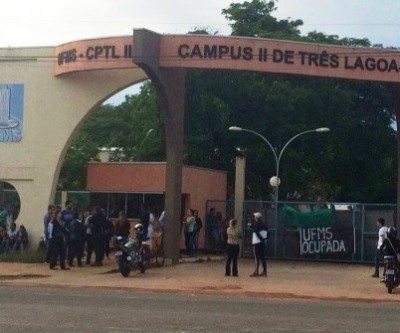 UFMS continua invadida e MEC decide até amanhã sobre data do Enem