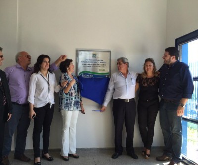 Governador descerra placa e inaugura a UNEI de Três Lagoas 