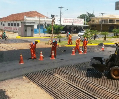 Obras em passagem de nível deixa o trânsito lento na área central de Três Lagoas 