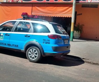 Homem entra para comprar lasanha e acaba praticando assalto a mercado