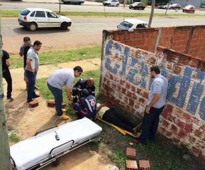 Haitiano sofre acidente e é socorrido pelo SAMU ao Hospital Auxiliadora 