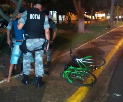 Dupla pratica roubo e um deles é apreendido pela ROTAI