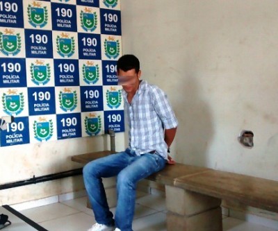Homem agride dono de bar com cadeirada e provoca quebra quebra