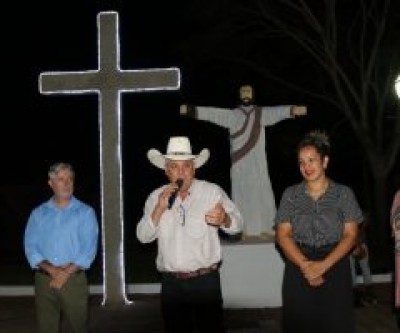 Administração Municipal inaugura iluminação Natalina na Praça do Jupiá