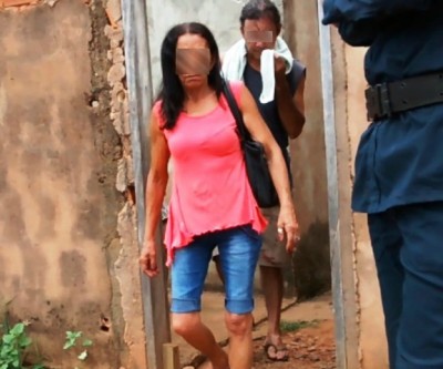 Neto não aceita relacionamento e agride com garrafada atual marido da avó