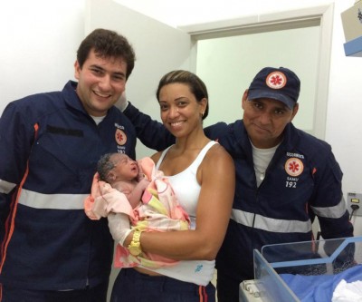 No dia de Natal, SAMU faz parto de haitiana na calçada em Três Lagoas 