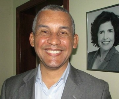 Assessor de Comunicação presta serviços à imobiliária durante o horário de trabalho da Prefeitura