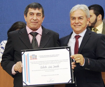 Câmara outorga títulos de cidadão e diploma de honra ao mérito