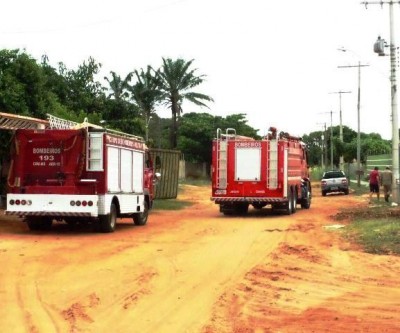 Fogo em lixo é confundido e com princípio de incêndio em residência e Bombeiros são chamados