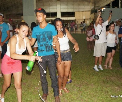 Três-lagoenses lotam a Lagoa Maior para festa do Réveillon