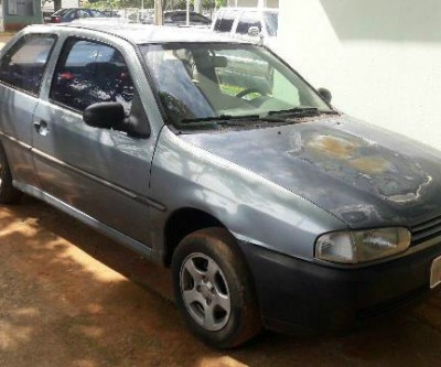 Carro usado em fuga por acusado de execução é apreendido e proprietário preso