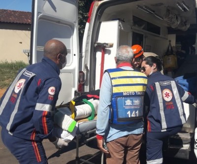 Homem sofre fratura no pé em acidente envolvendo duas motos