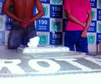 Dupla é detida pela ROTAI, um sem CNH e outro com porção de droga