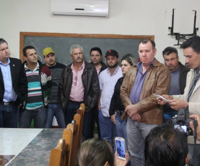 Deputado Eduardo Rocha se reúne com produtores e vereadores em Caarapó