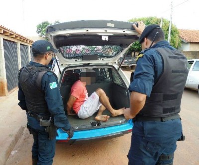 Polícia encontra drogas ao averiguar ameaça com arma de fogo 