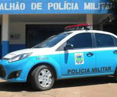 Jovem é cercado por quatro bandidos ao descer em bar para comprar refrigerante