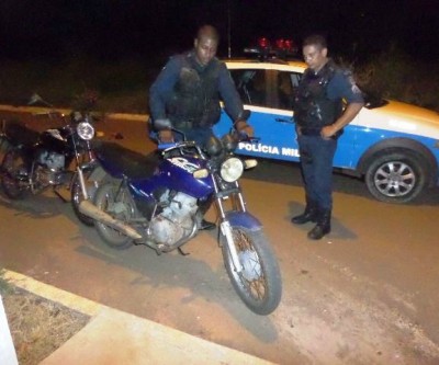 Motociclistas fogem da polícia e Rádio Patrulha acaba recuperando moto furtada