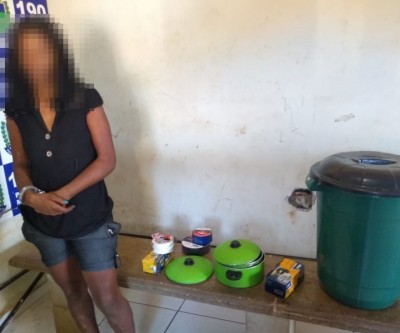 Mulher é presa pela PM após participar de furto de residência no bairro Lapa