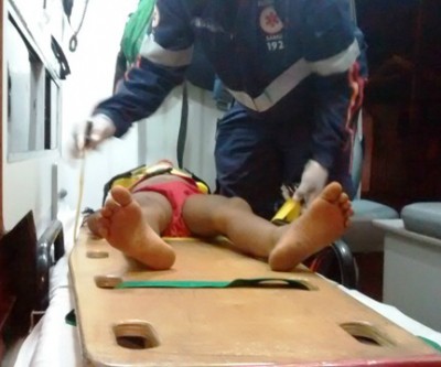 Menino de 05 anos é atropelado por motocicleta no JD. Guanabara