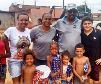 Direção da Via Sul Turismo entrega presentes em bairros de Três Lagoas
