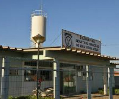 Trio de presos foge de colônia penal após quebrar parede e grade