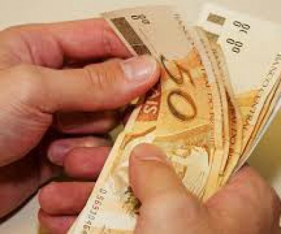 Governo aumenta salário mínimo para R$ 937