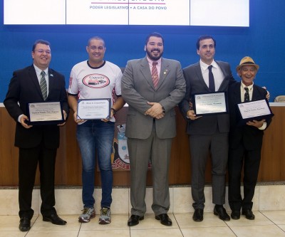 Câmara faz homenagem a profissionais e atletas