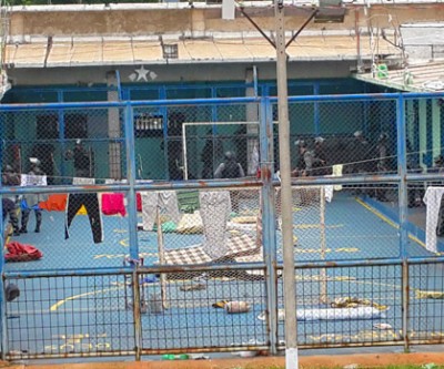 Presos serram grades de celas, cavam túnel e fogem de presídio