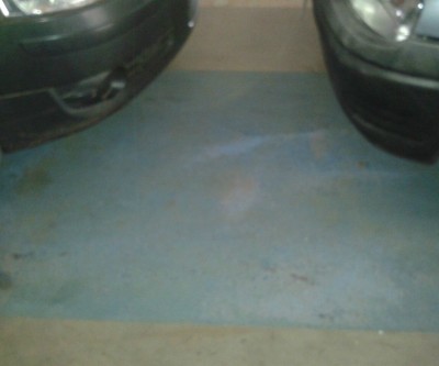 Internauta denuncia estacionamento irregular de veículo em loja 