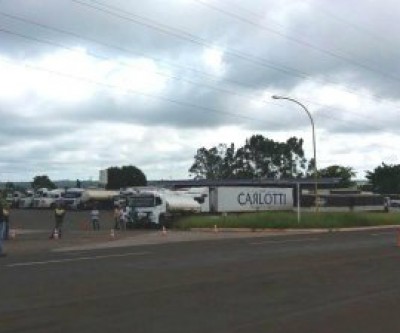 Caminhoneiros ampliam protesto e bloqueiam saída para Três Lagoas
