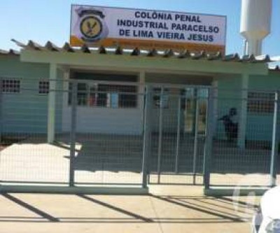 Detento pula o muro de presídio e é recapturado na manhã seguinte roubando