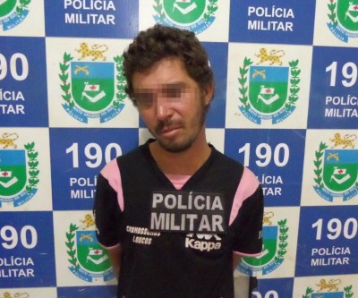 Ladrão entra para furtar, dorme e é acordado pelo dono da casa 