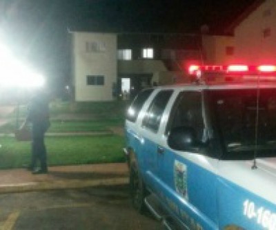Esposa traída faz “barraco” ao flagrar marido em sexo oral com vizinha 