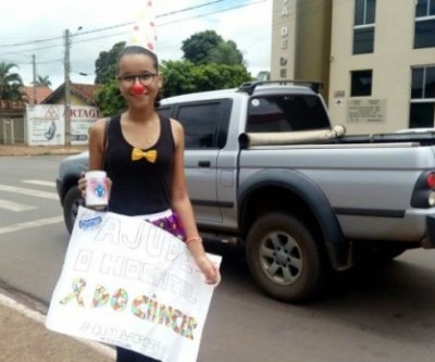 Adolescente ajuda hospital arrecadando moedas para a campanha 