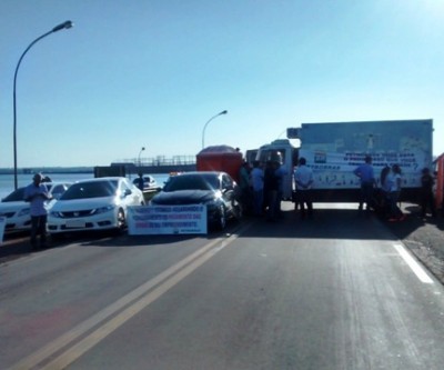 Empresários de Três Lagoas fecham BR em protesto contra 