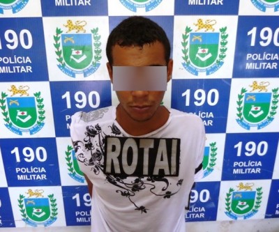 Ao abordar suspeitos, ROTAI prende traficante e usuário de drogas na Vila Zuque