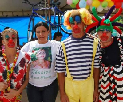 Pelo 7º ano consecutivo, mãe de jovem assassinada faz festa em homenagem a filha 