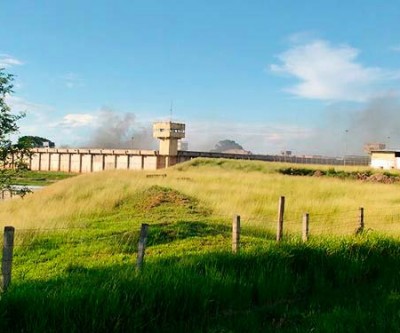 Presos fazem rebelião em duas penitenciárias da região