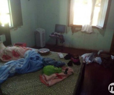 Moradora sai para trabalhar e bandido entra pelo telhado e rouba joias