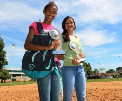 De malas prontas pra Maceió, jovens Três-lagoenses vão representar MS no vôlei de praia