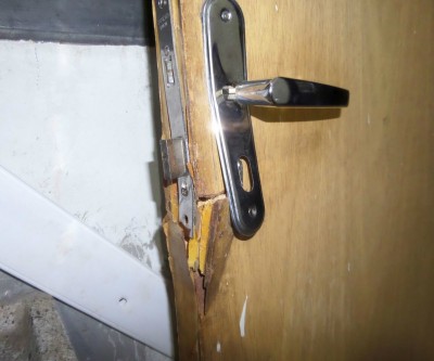 R$ 300 em dinheiro, celular e roupas são levados de residência no bairro Vila Nova 