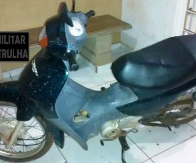 Moto é furtada na frente de escola e depois é abandonada no mesmo local