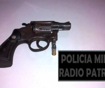 Marido briga com esposa e depois faz ameaças armado com um revólver