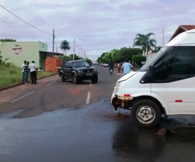 Falta de atenção provoca colisão entre veículos no Santos Dumont II