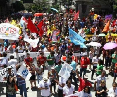 Contra reforma da Previdência, professores da rede estadual de SP aprovam greve