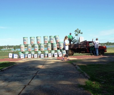 “Amigos da Lagoa” doam mudas de árvores e lixeiras para o poder Público Municipal