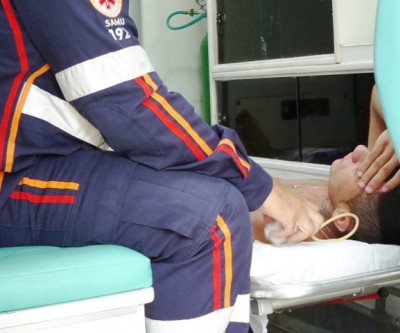 Jovem alérgico é picado por abelhas no Vila Haro